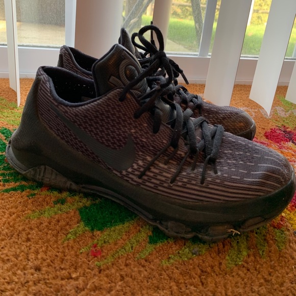 Nike Black Lebrons Size 4Y Unisex - Picture 3 of 9